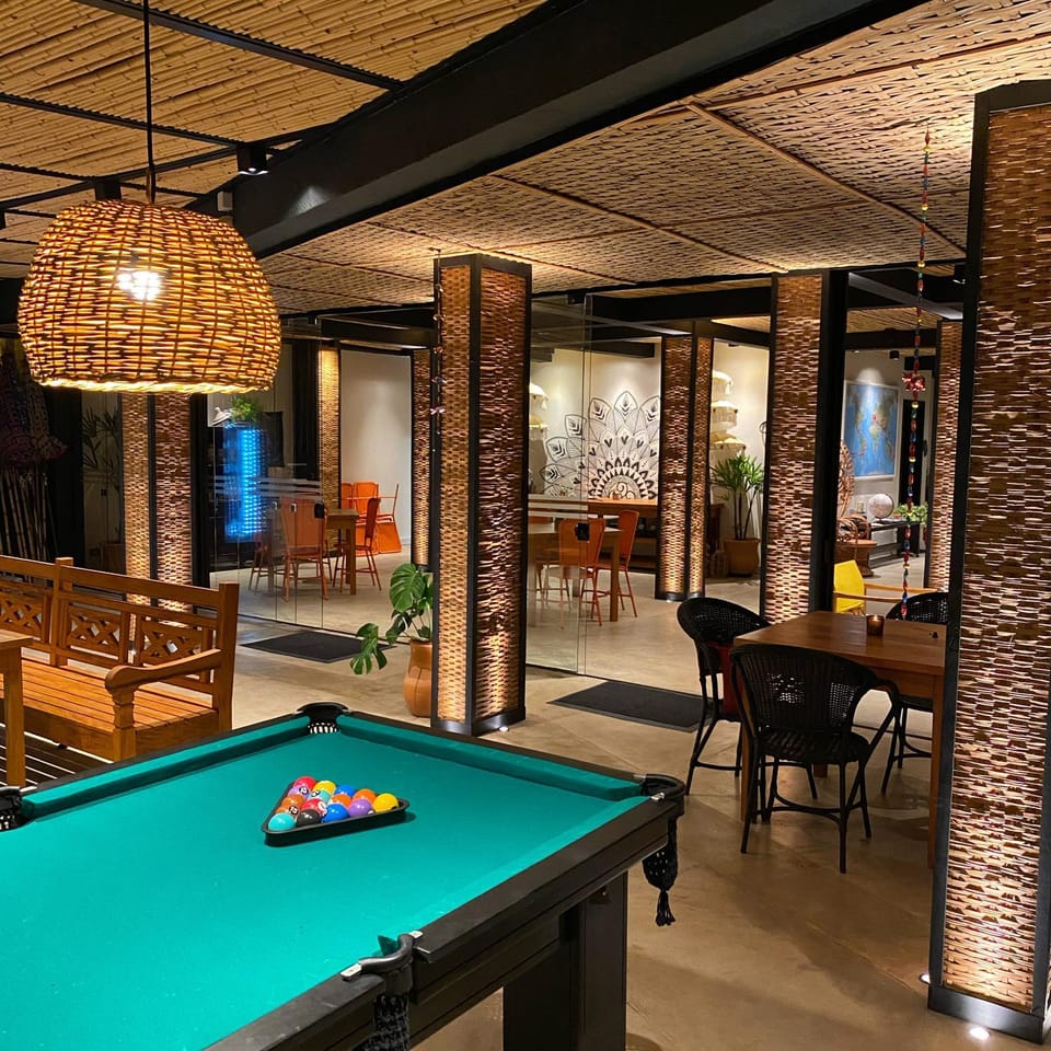 Billiard, Game Room, Living room, Decorative detail, Seating area