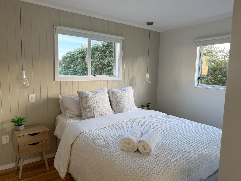 Bed, View (from property/room), Bedroom, Garden view