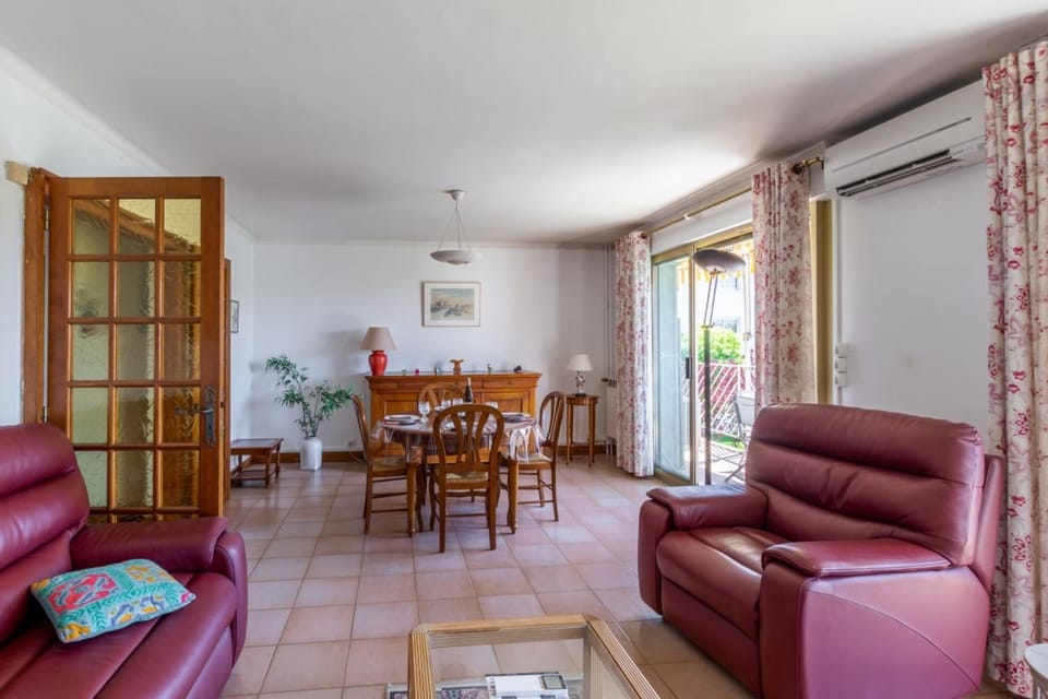Bright 3 Apartment Near The Sea With Balcony Apartment in Six-Fours-les-Plages