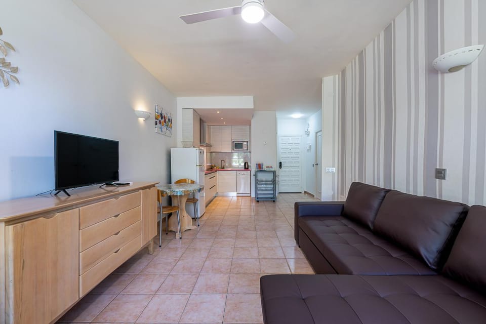 797 Holiday Rentals- Precioso piso con vistas al jardin en Benalbeach Apartment in Benalmadena