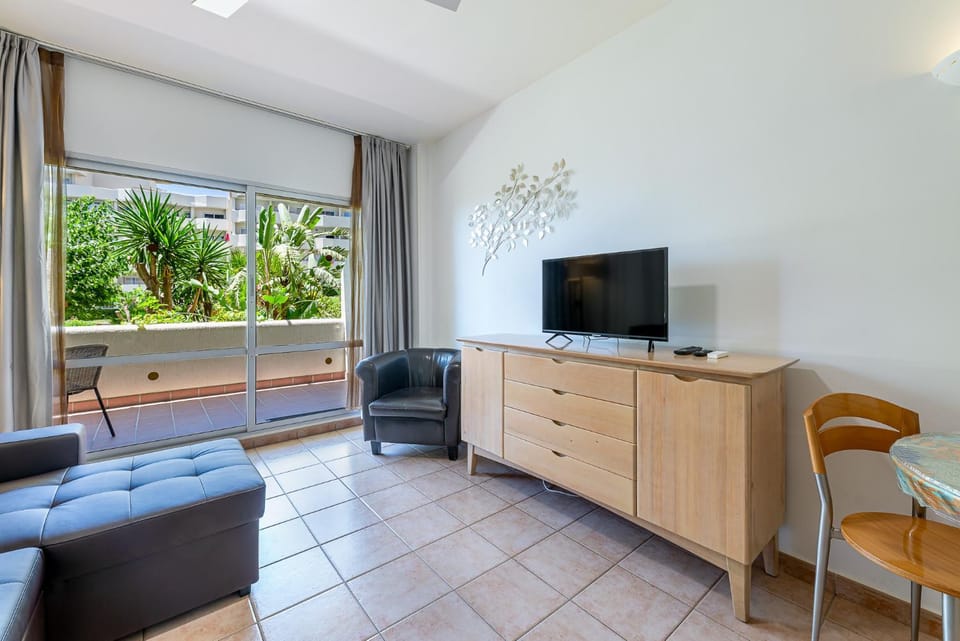 797 Holiday Rentals- Precioso piso con vistas al jardin en Benalbeach Apartment in Benalmadena