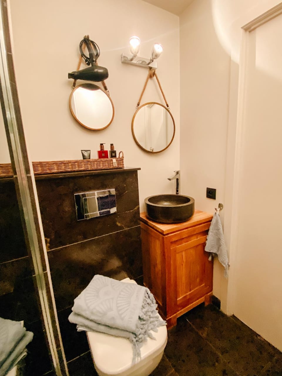 Bathroom, towels