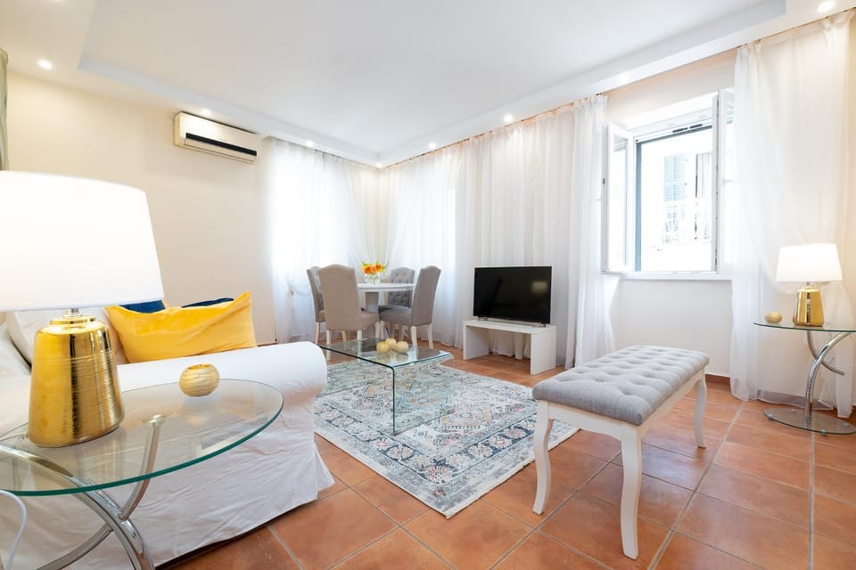 TV and multimedia, Living room, Seating area, air conditioner