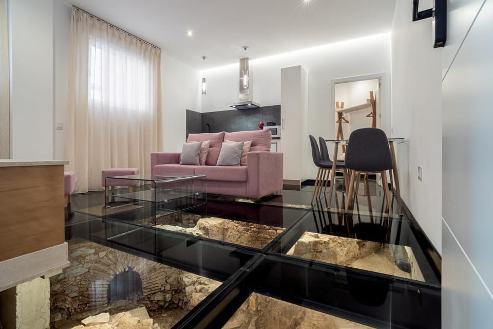 TV and multimedia, Kitchen or kitchenette, Living room, Seating area, kitchen, kitchen