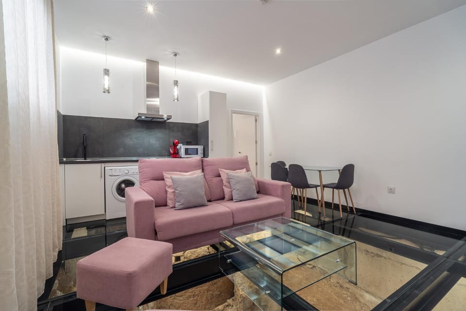 Communal lounge/ TV room, TV and multimedia, Kitchen or kitchenette, Living room, Seating area, Dining area, Evening entertainment