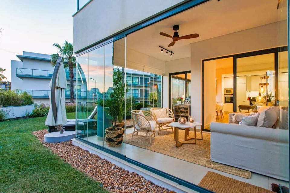 Property building, Patio, Garden, Garden, Seating area, Garden view, sunbed