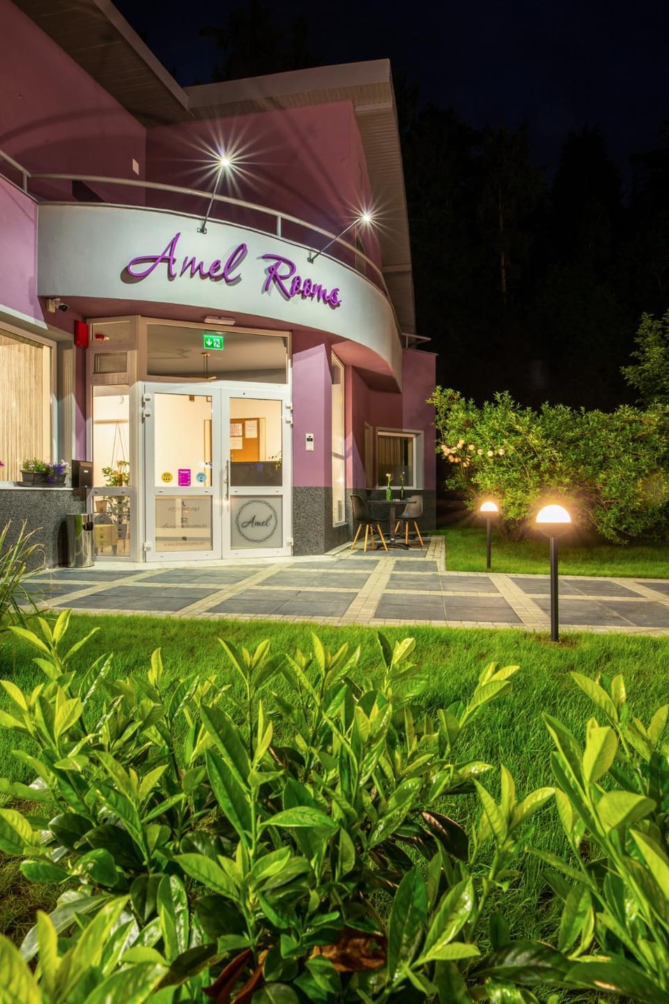 Property building, Facade/entrance, Garden, Balcony/Terrace