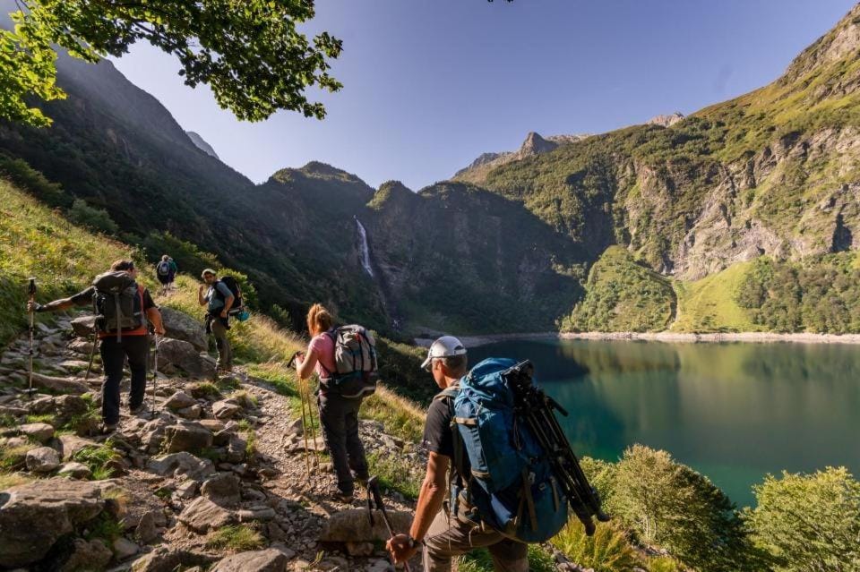 Nearby landmark, Spring, People, Natural landscape, Lake view, Mountain view, group of guests