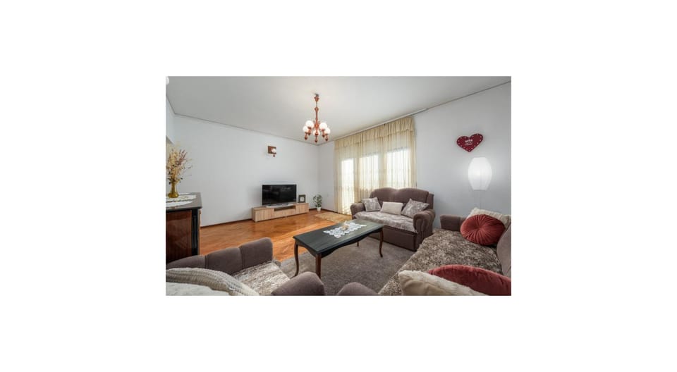 Communal lounge/ TV room, TV and multimedia, Living room, Photo of the whole room, Seating area