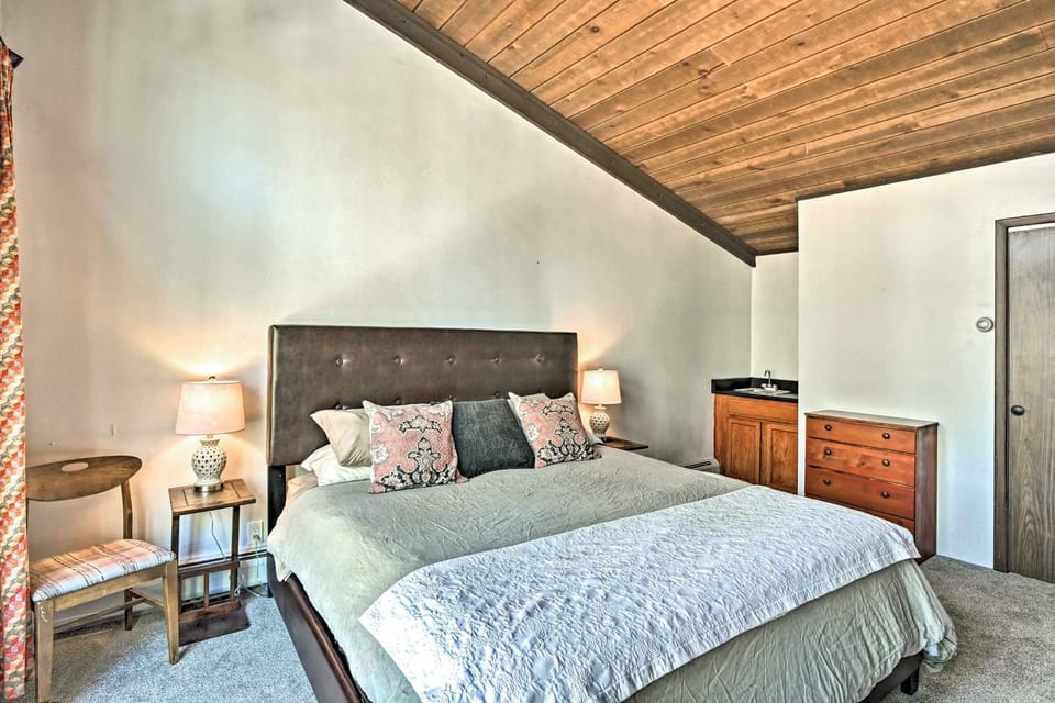 Beautiful Breck Townhome w/ Pool: 1 Mi to Main St! House in Breckenridge
