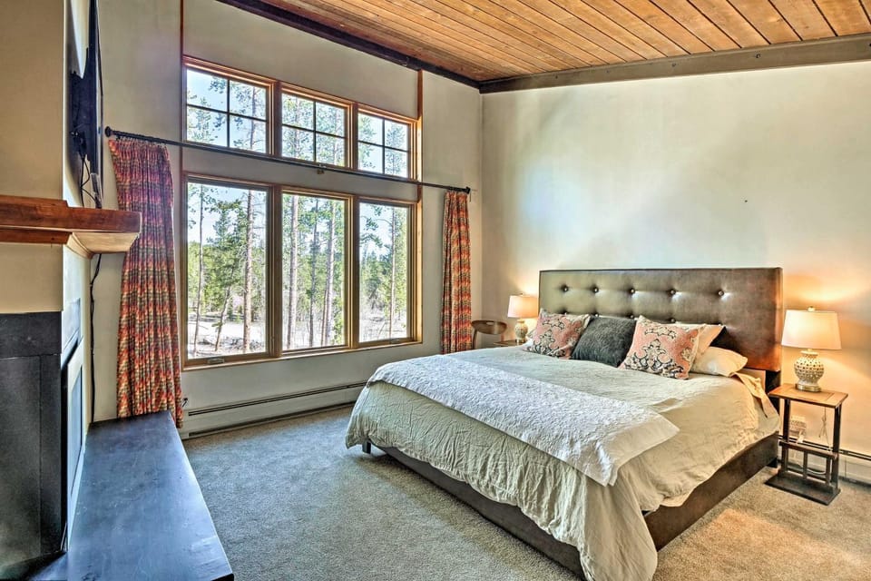 Beautiful Breck Townhome w/ Pool: 1 Mi to Main St! House in Breckenridge
