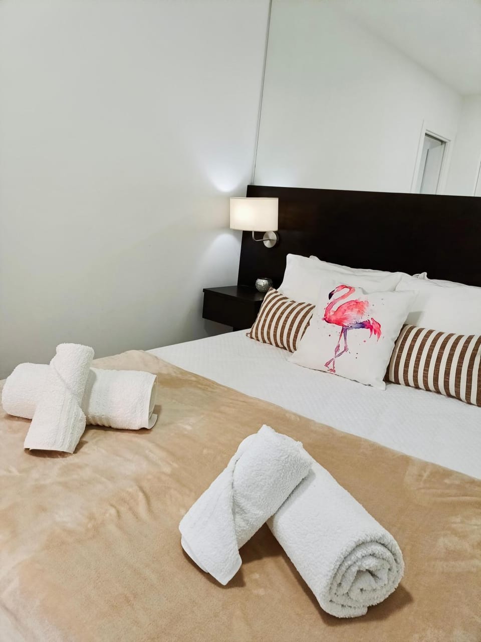 Bed, Bedroom, towels