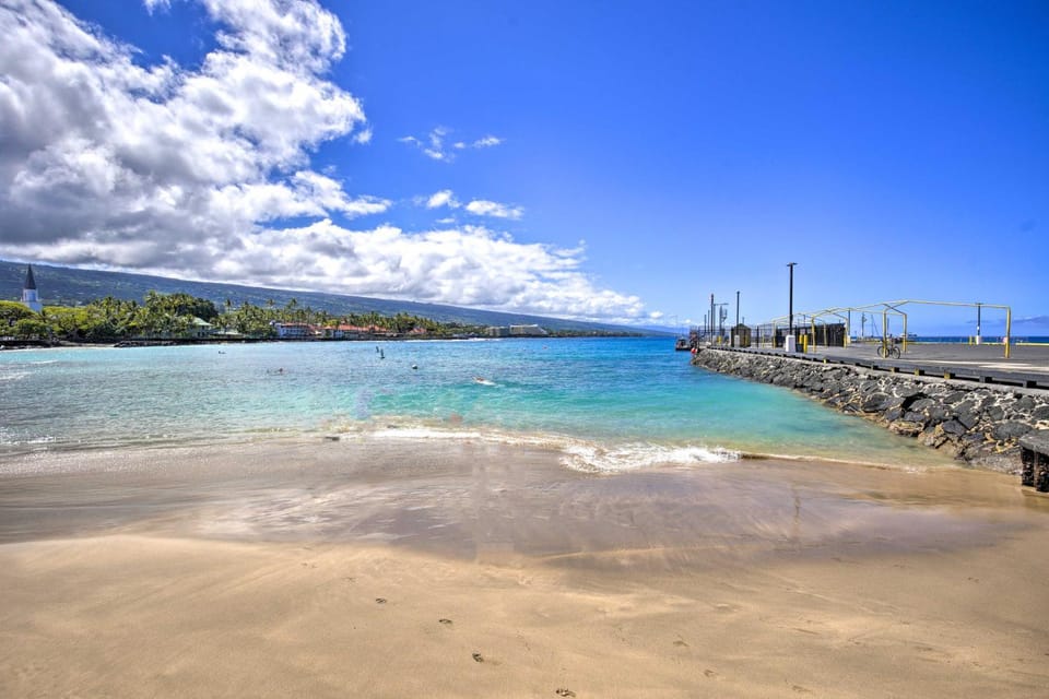 Big Island Condo w/ Pool Access: Walk to Beach! House in Holualoa