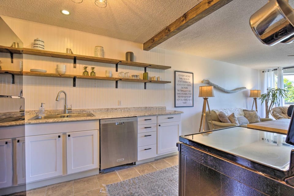 Big Island Condo w/ Pool Access: Walk to Beach! House in Holualoa