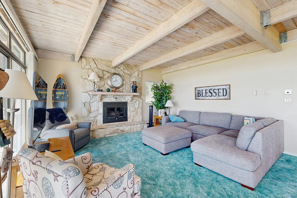 Lollipop Lakehouse House in Garden City