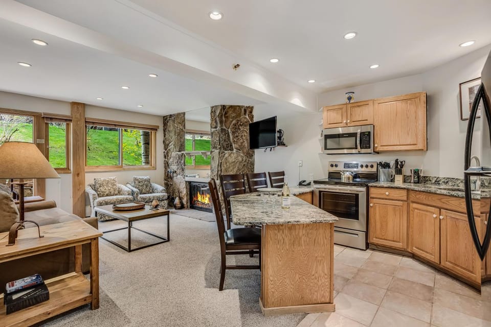 Kitchen or kitchenette, Living room