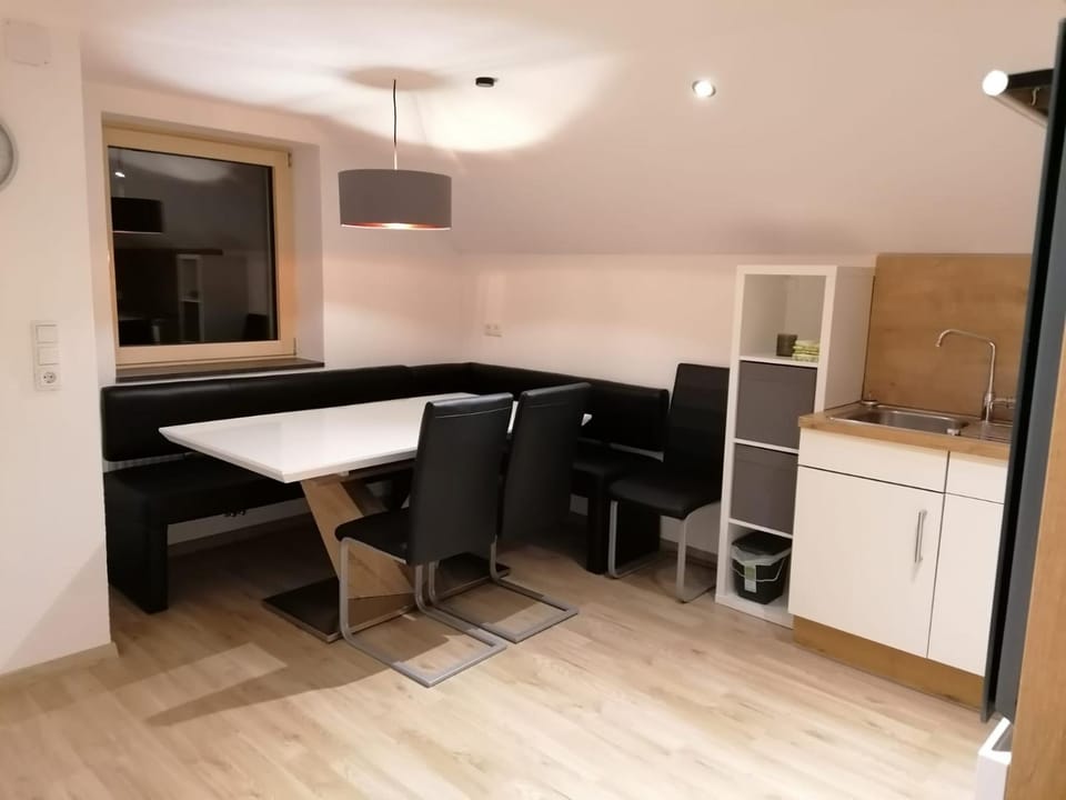 Dining area, kitchen