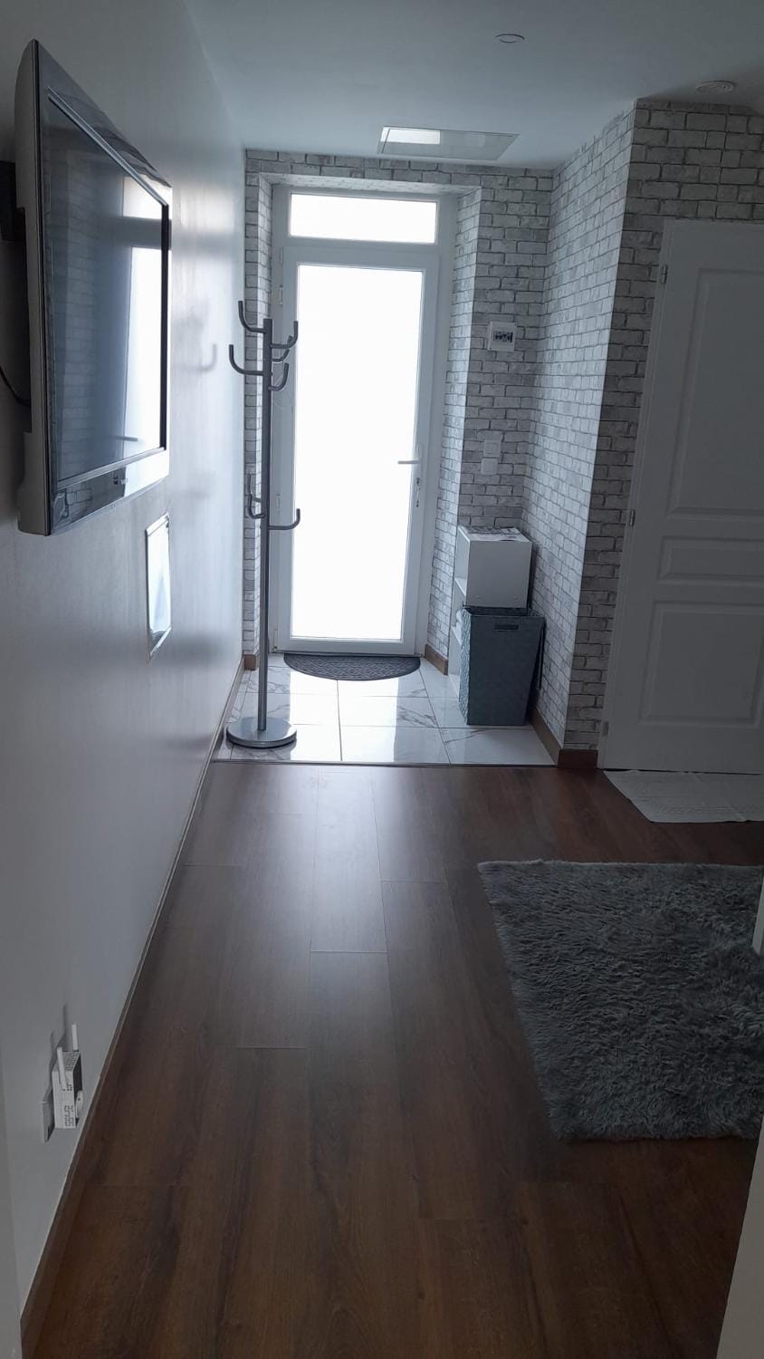 Studio privée Vesoul -Wifi,TV,Clim,Parking gratuit Bed and Breakfast in Switzerland