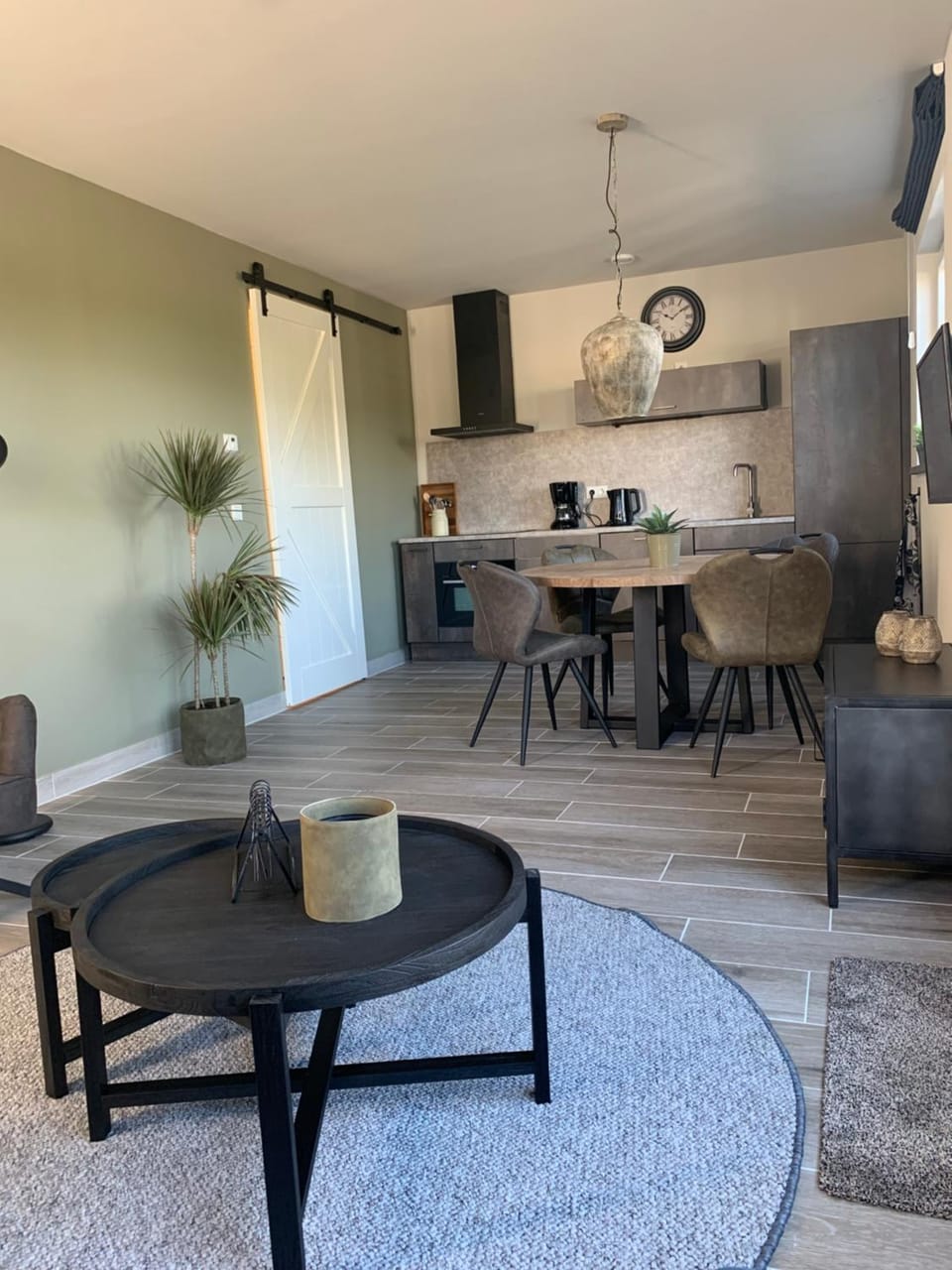 Photo of the whole room, kitchen, kitchen