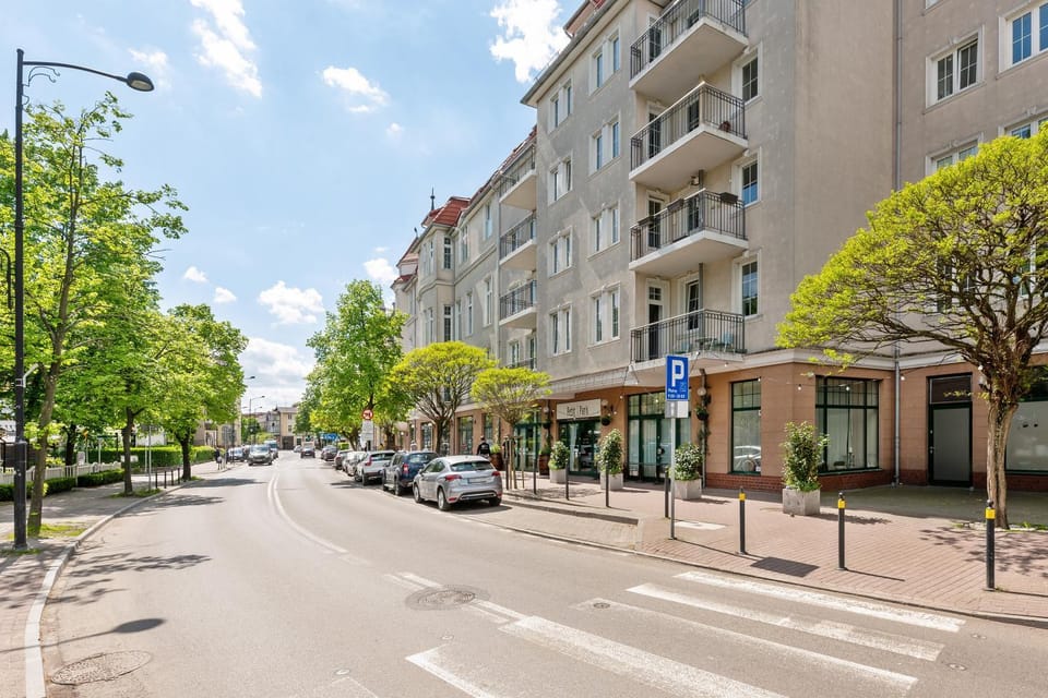 Neighbourhood, Street view