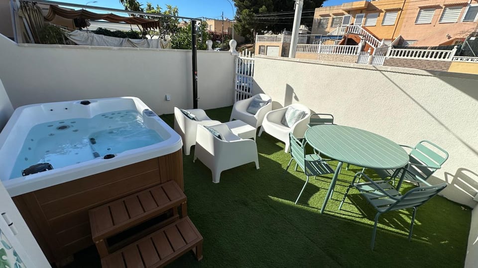 Bungalow jacuzzi privado y vistas Gran Alacant- Aledama Homes Apartment in Alacantí