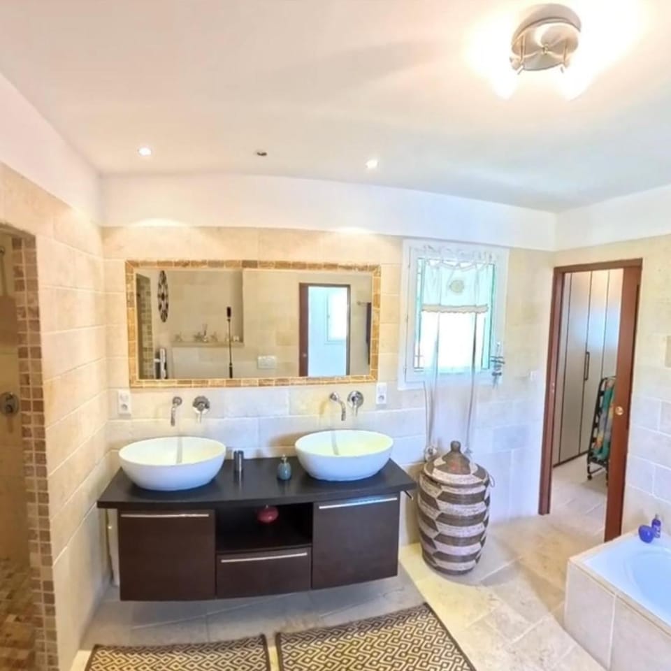 Bathroom, Bath, towels