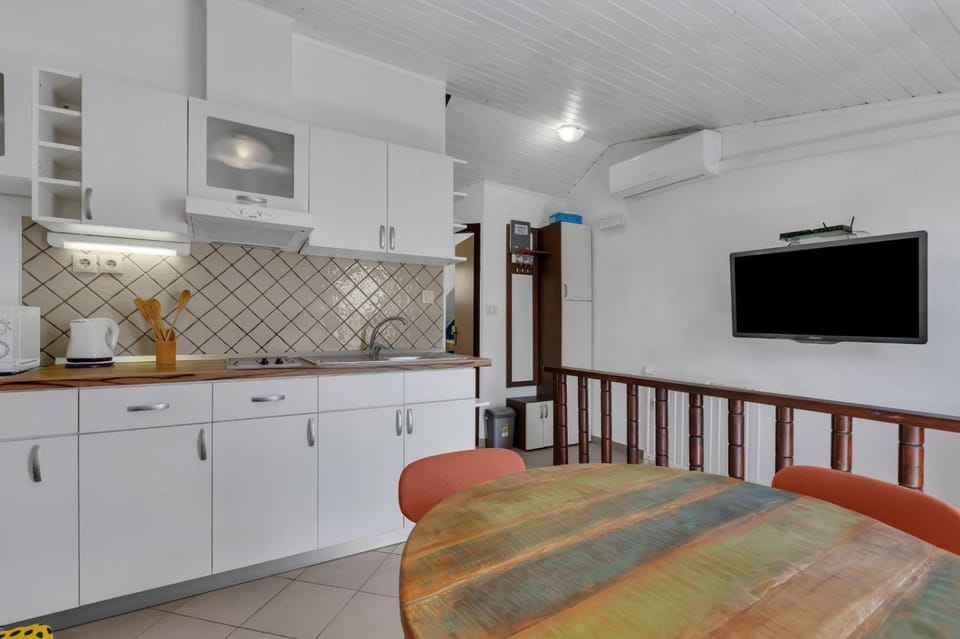 TV and multimedia, Kitchen or kitchenette, stove