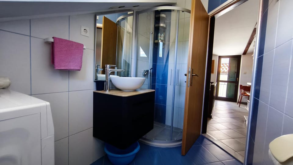 Shower, towels