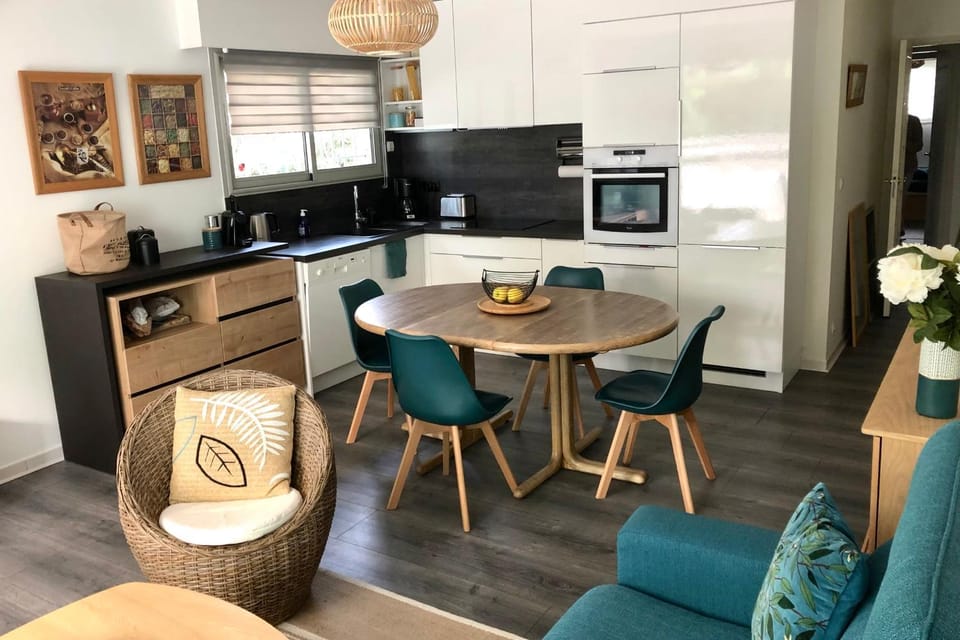 Kitchen or kitchenette, Living room, Dining area