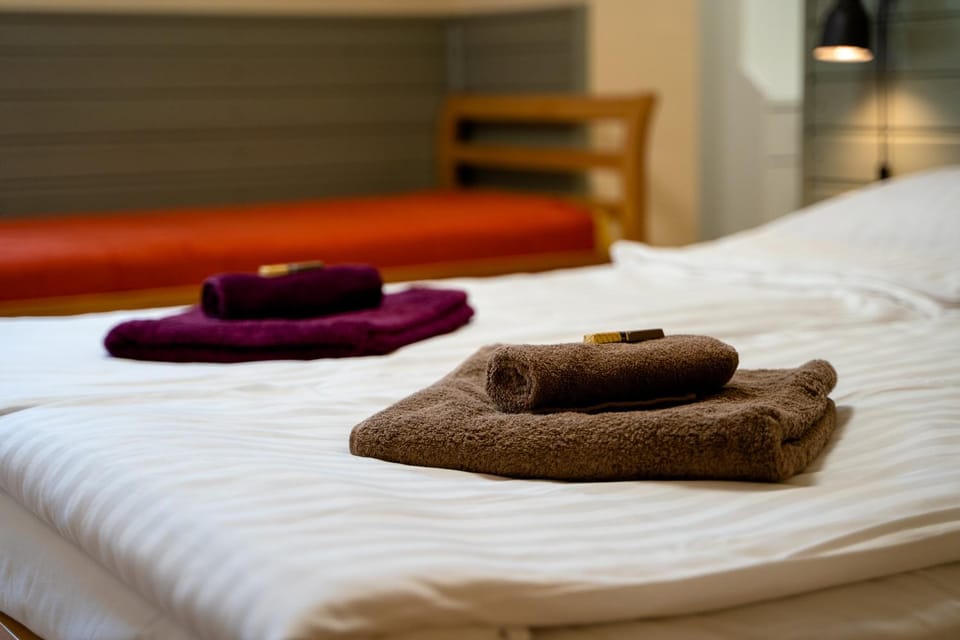 Bedroom, towels