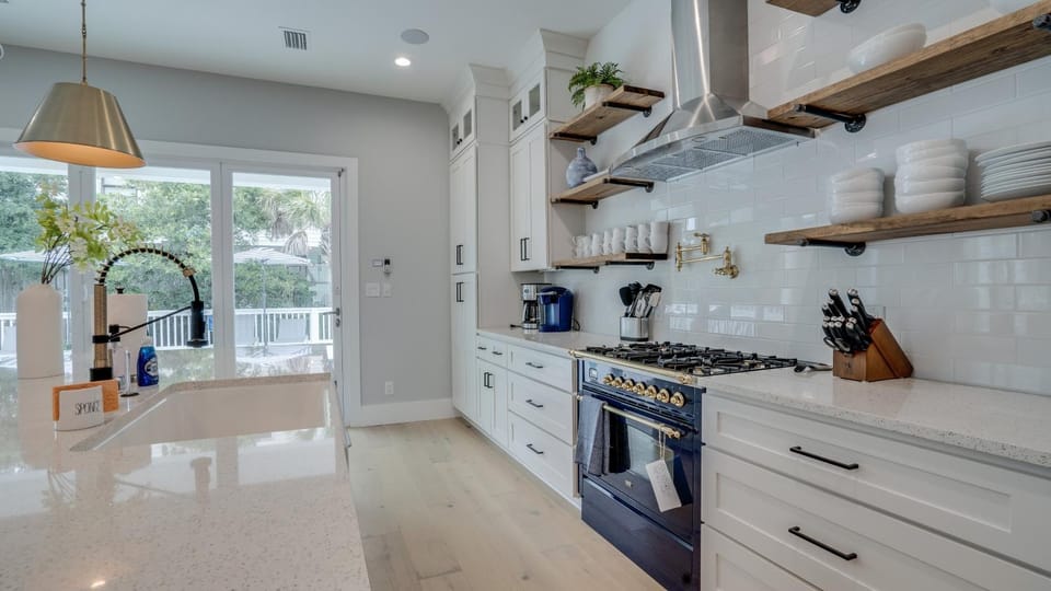 Coffee/tea facilities, Kitchen or kitchenette, pet friendly, stove