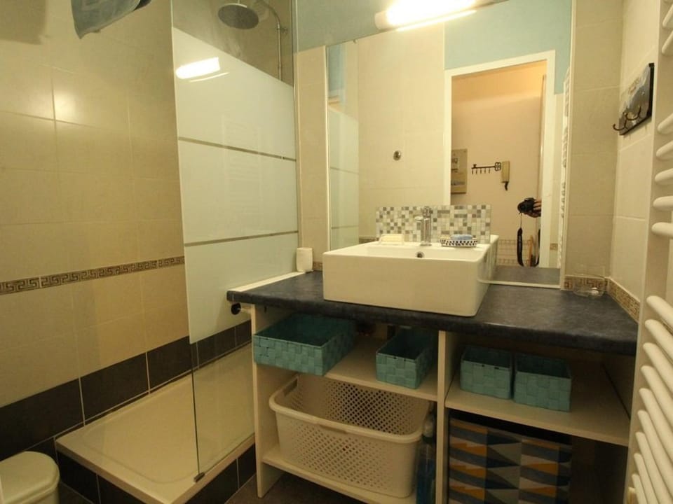 Charmant T2 avec balcon, parking privé, au pied du télécabine - Bagnères-de-Luchon - FR-1-313-198 Cabin in Catalonia