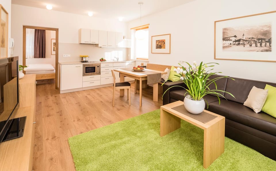 Living room, Photo of the whole room