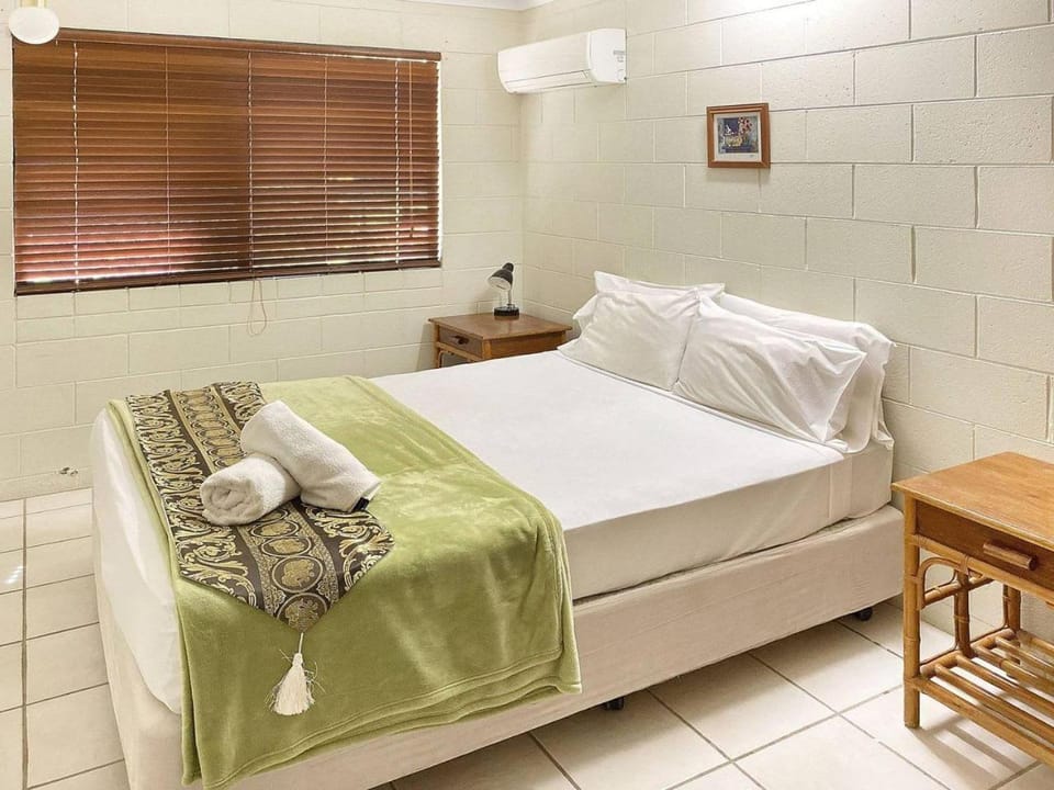 Alma Bay Holiday Unit 4 Apartment in Queensland
