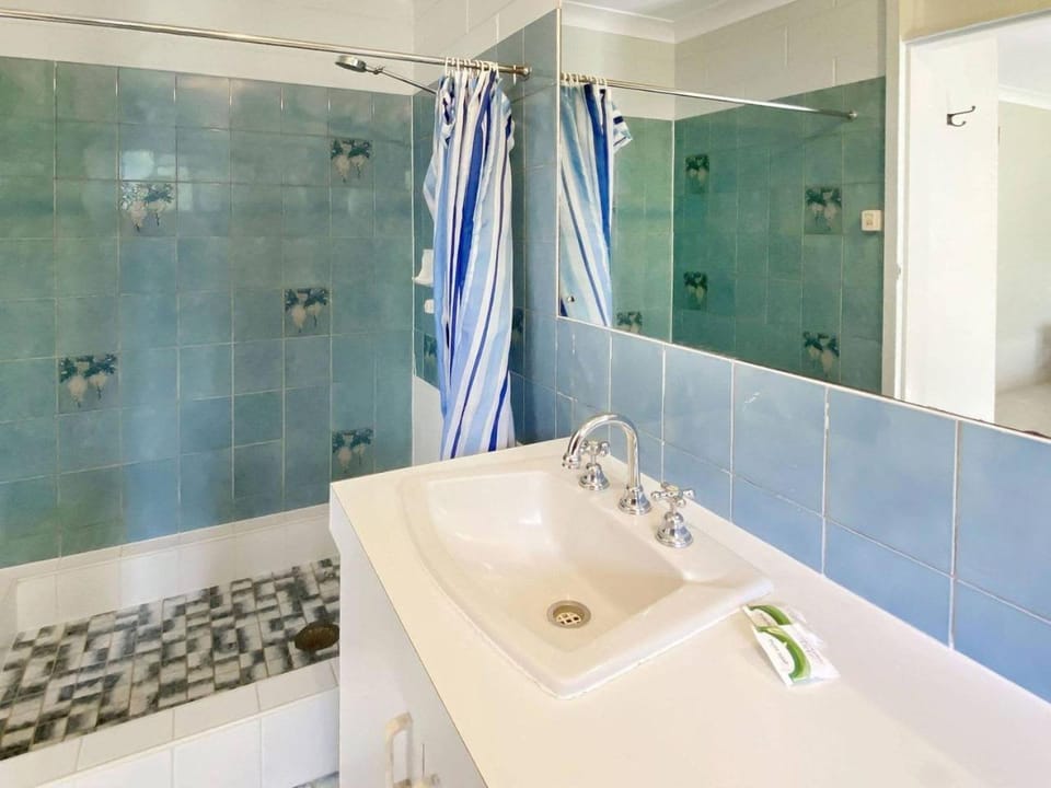 Alma Bay Holiday Unit 3 Apartment in Queensland