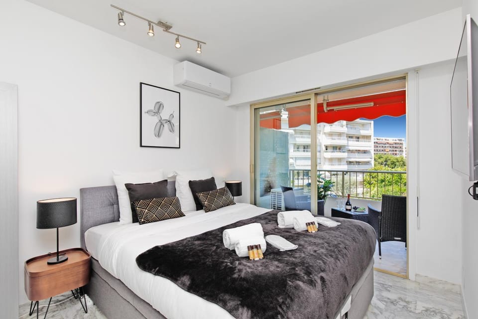 Phoenix YourHostHelper Apartment in Cannes