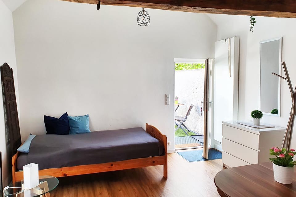 Photo of the whole room, Bedroom