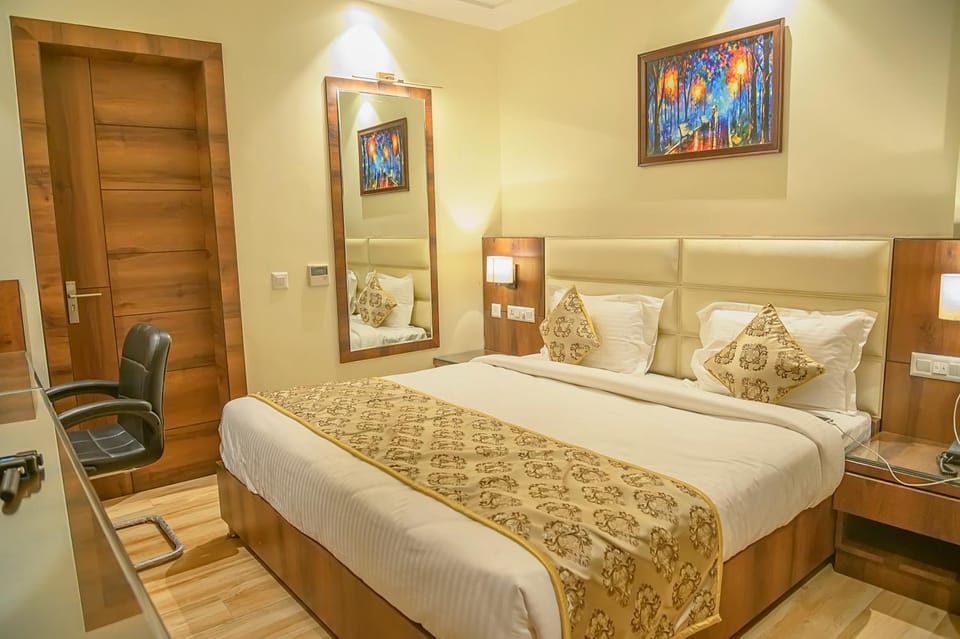 Bed, Photo of the whole room, Bedroom