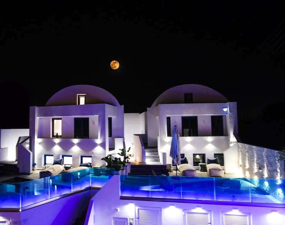 Property building, Swimming pool, Swimming pool