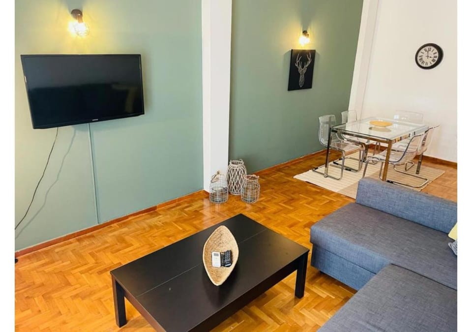 Cozy Apartment in Central Athens - Sleeps 6 Apartment in Athens
