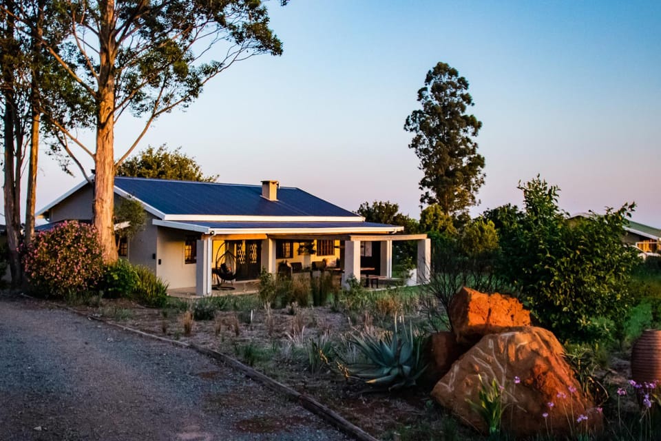 Property building, Day, Natural landscape, Garden, Garden view