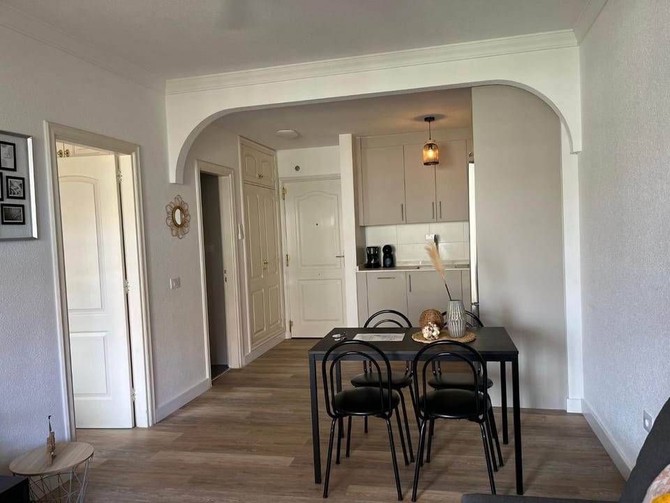 dishwasher, pet friendly, stove, kitchen