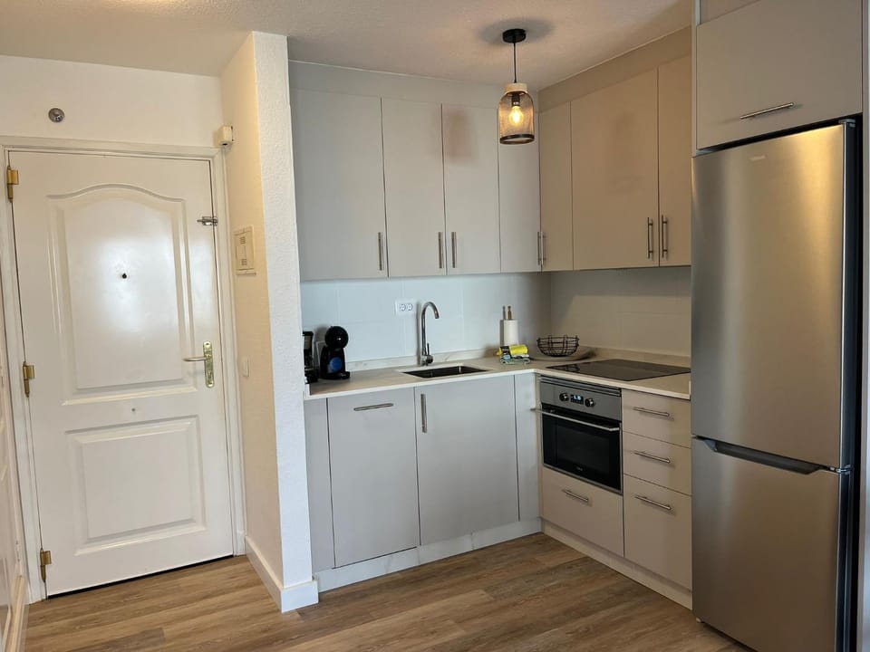dishwasher, pet friendly, stove, kitchen