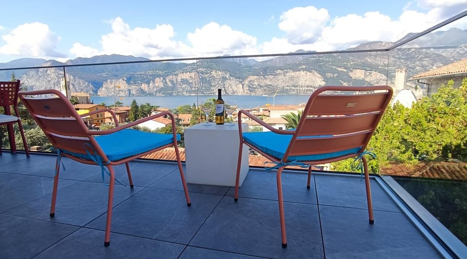 Day, Natural landscape, View (from property/room), Balcony/Terrace, Lake view, Mountain view