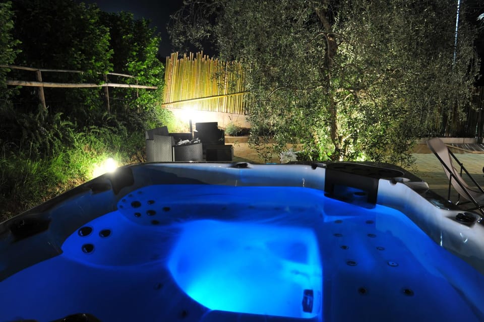 Hot Tub, Massage