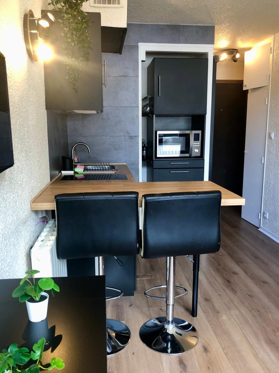 Kitchen or kitchenette