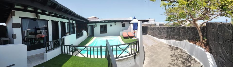 Aptos con piscina El Flamboyán 1 Apartment in Isla de Lanzarote