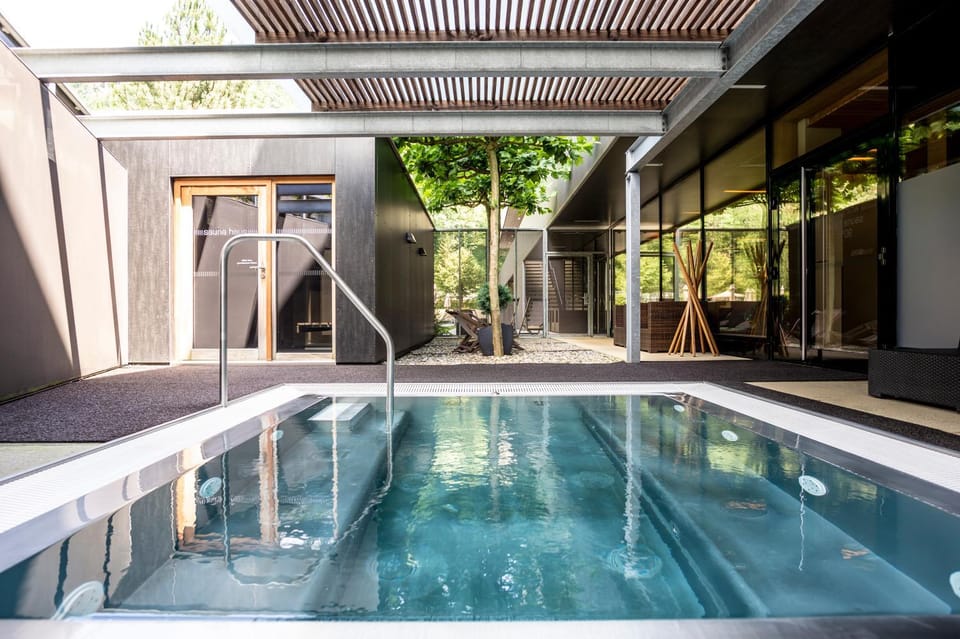 Hot Tub, Swimming pool