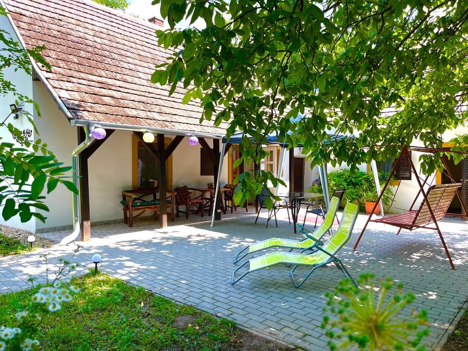 Árnyas Vendégház House in Hungary