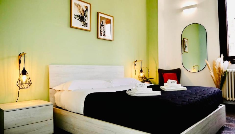 Bed, Decorative detail, Decorative detail, Bedroom, towels, towels